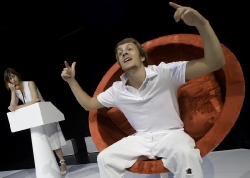 "Big deal?" Von David S. Craig Theater Überzwerg 2008 Regie: Oliver Kai Mueller, Bühnenbild und Kostüme: Natalia Haagen