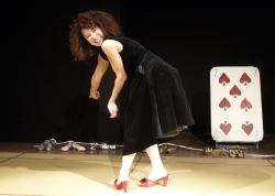 "Das Glück wie das Pech" nach einem sizilianischen Märchen Theater La Senty Menti 2004 Regie: Ania Michaelis Ausstattung: Natalia Haagen