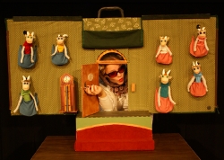 "Sieben Geißlein (…und der Wolf)"   Figurentheater Eigentlich 2013, Regie: Susanne Olbrich, Bühne: Figurentheater Eigentlich und Natalia Haagen