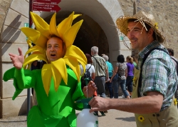 "Der Gärtner und die Blume" - ein blumiger Walk-Act von ZOPP & Co., 2011; Regie: Thomas Ulrich, Kostüme: Natalia Haagen