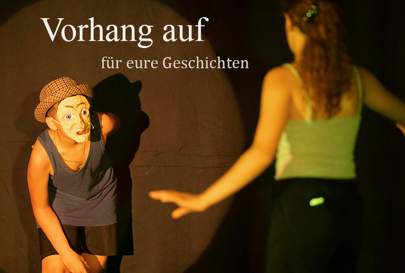 Ein Kinde mit Theatermaske